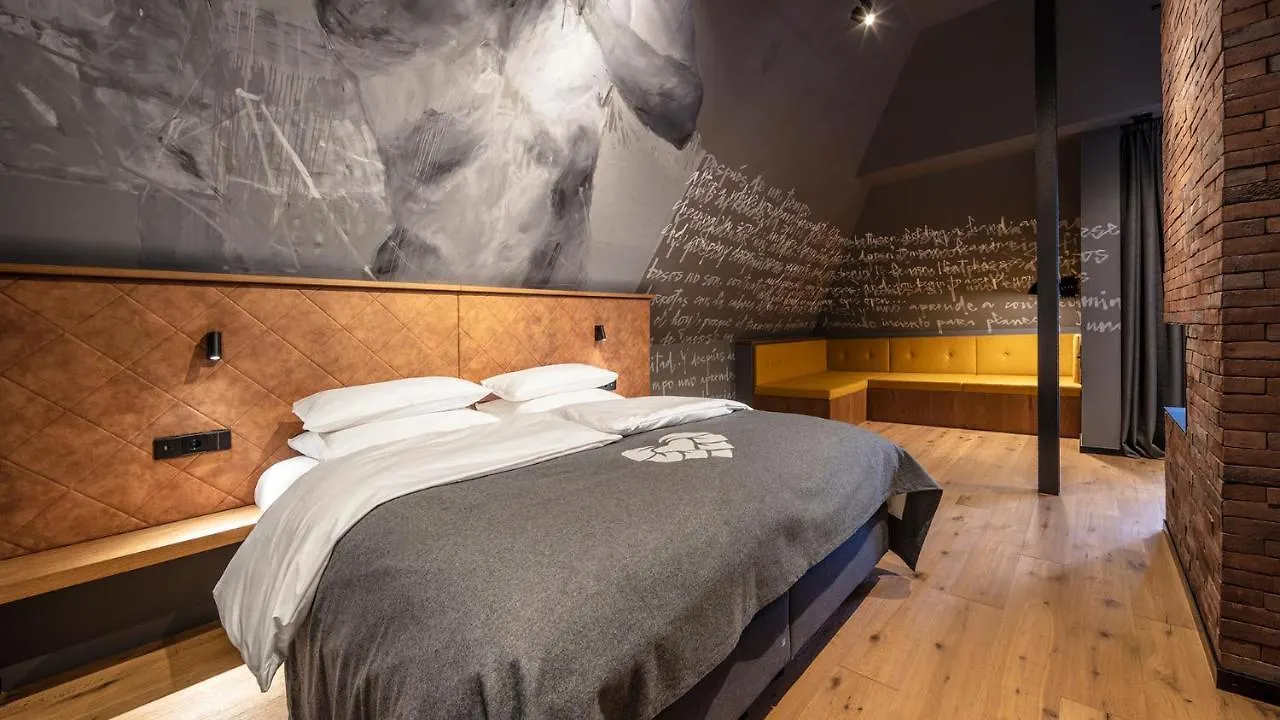 באיירוט Liebesbier Urban Art & Smart Hotel